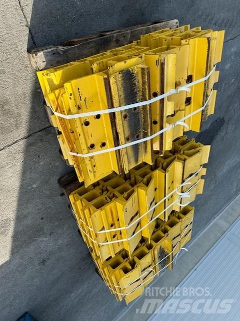Komatsu d 85 plate المسارات والسلاسل والهيكل السفلي