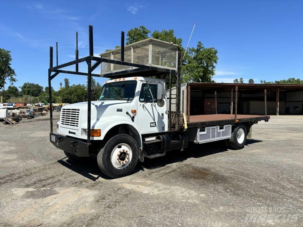 International 4900 شاحنات مسطحة/مفصلية الجوانب