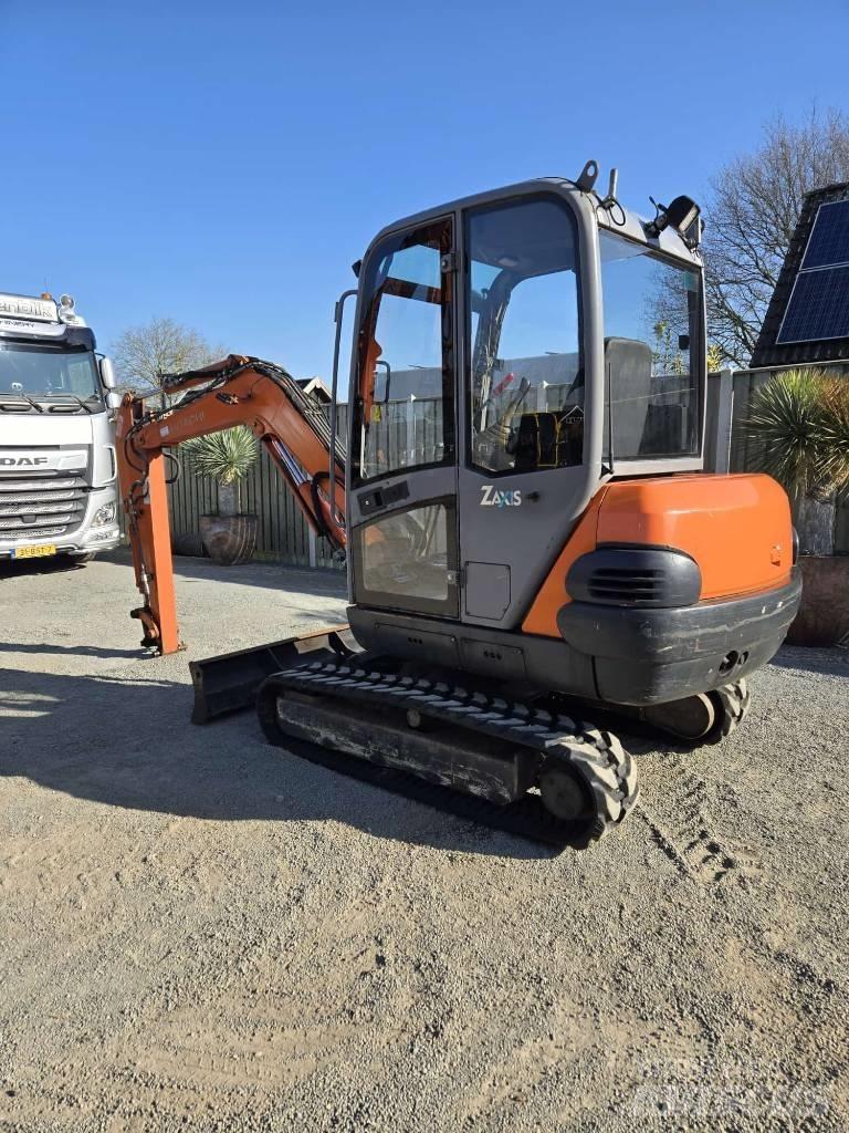 Hitachi ZX 30 حفارات صغيرة أقل من 7 طن (حفارات صغيرة)