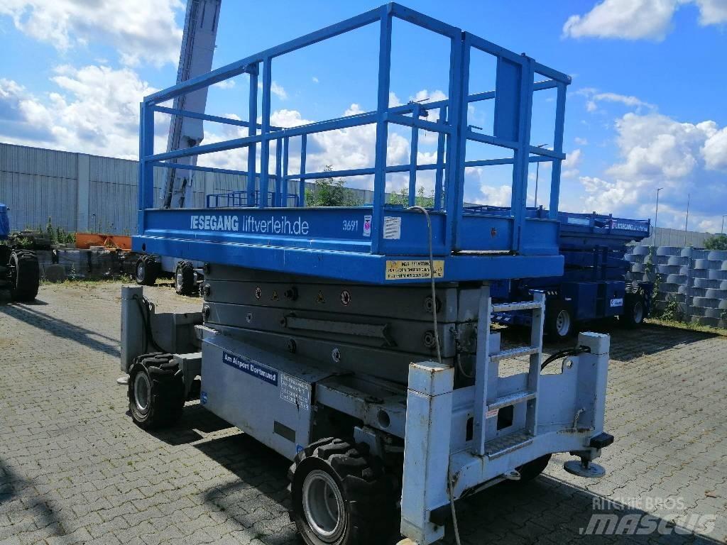 Liftlux SL 108 D 4x4 رافعات مقصية الشكل