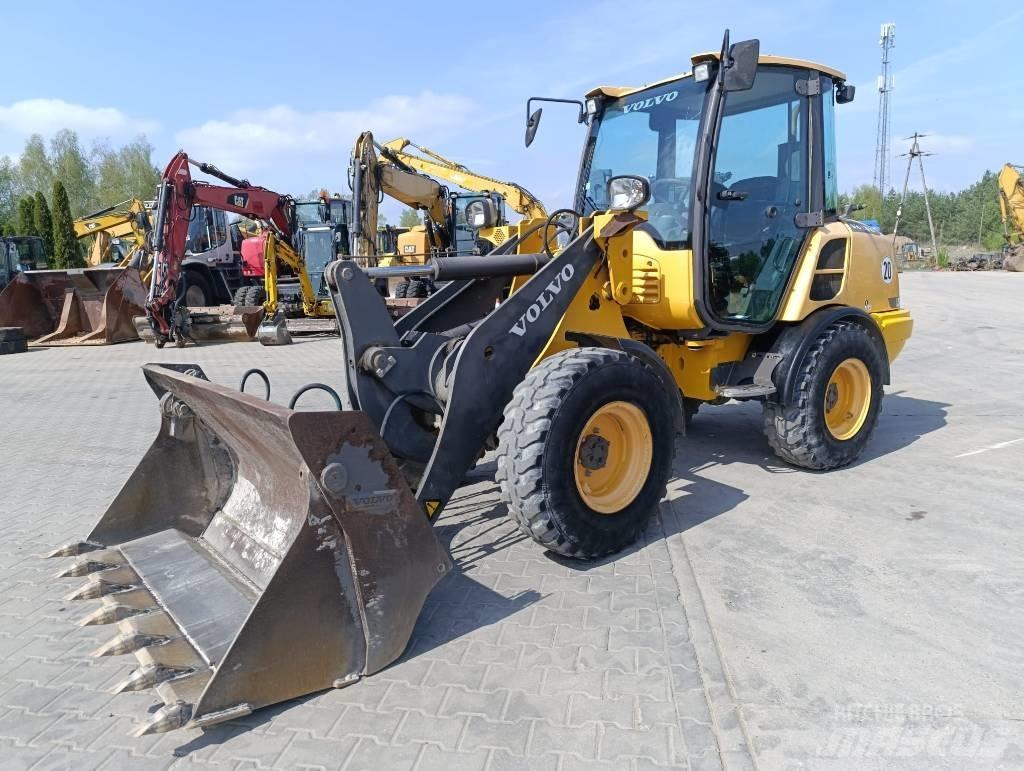 Volvo L 25 F لوادر بعجل