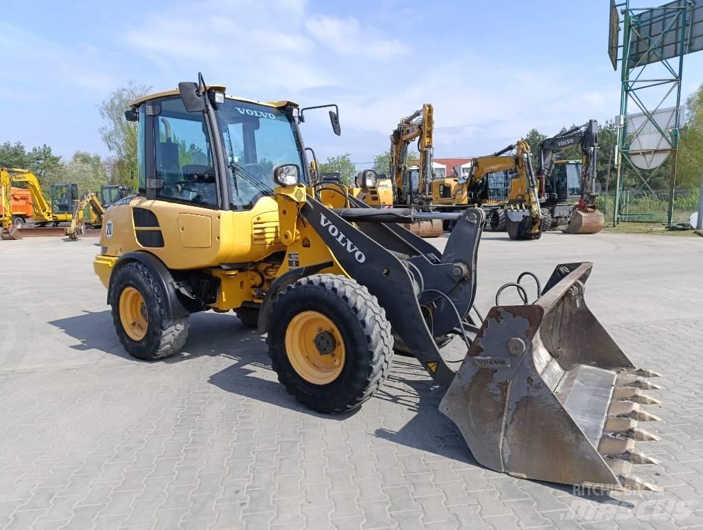 Volvo L 25 F لوادر بعجل