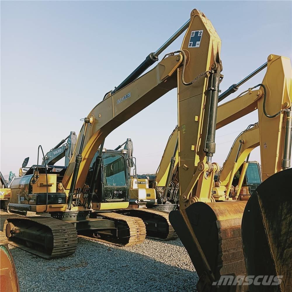 CAT 320D حفارات زحافة