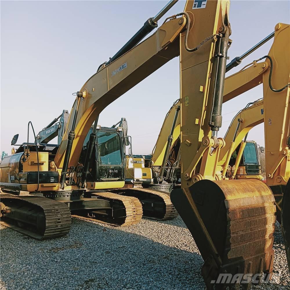 CAT 320D حفارات زحافة