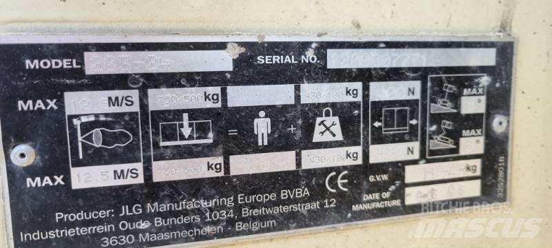 JLG 203-24 رافعات مقصية الشكل