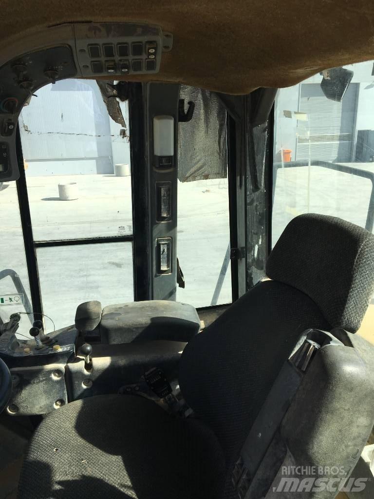 CAT 950H لوادر بعجل