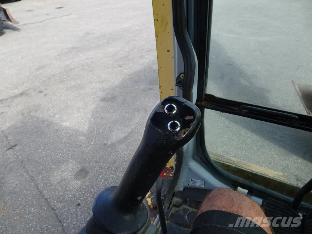 New Holland E195 حفارات زحافة