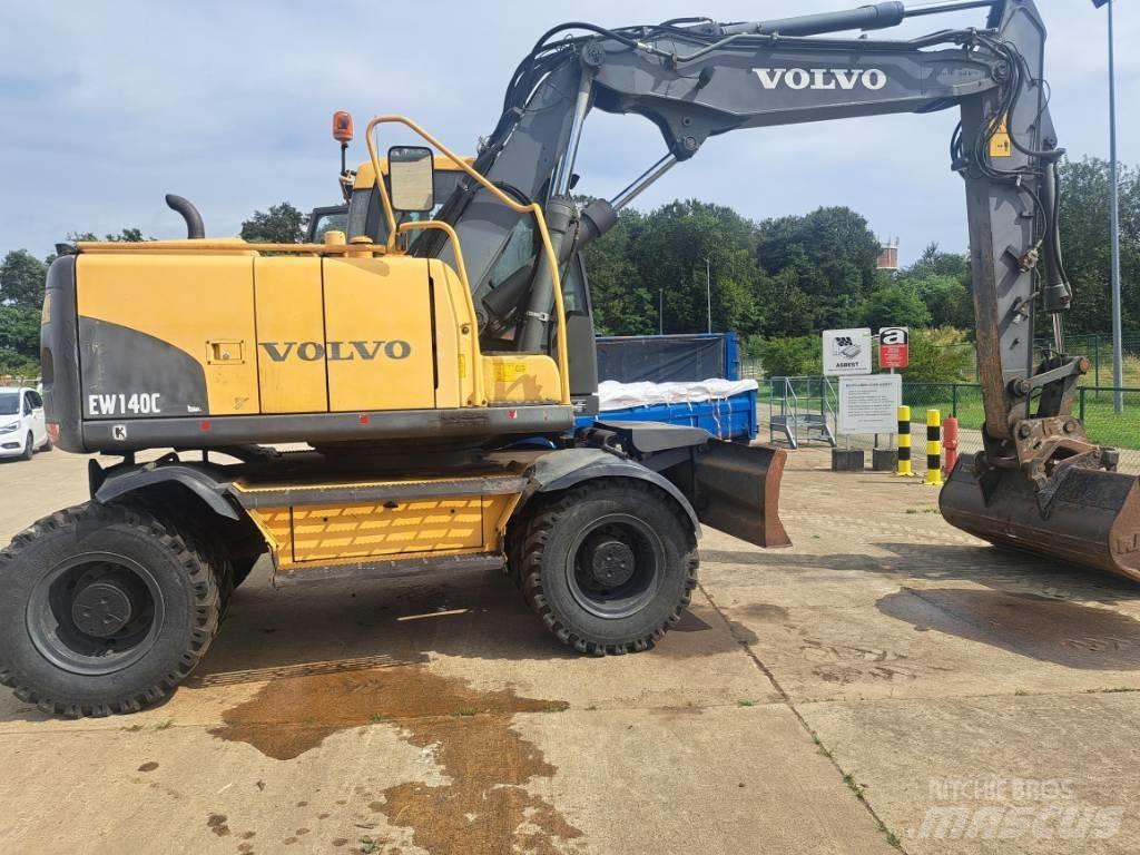 Volvo EW 140 C حفارات بعجل