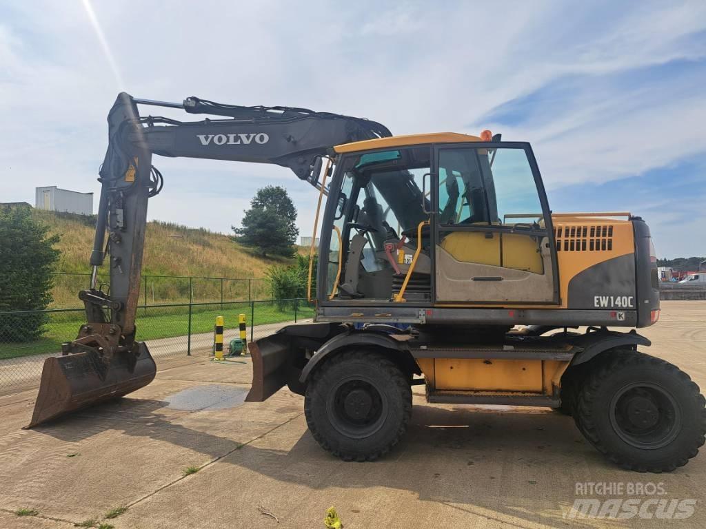 Volvo EW 140 C حفارات بعجل