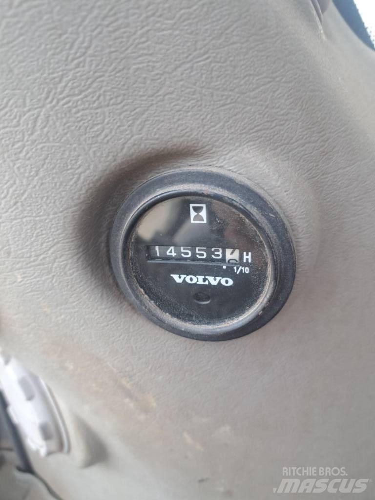 Volvo EW 140 C حفارات بعجل