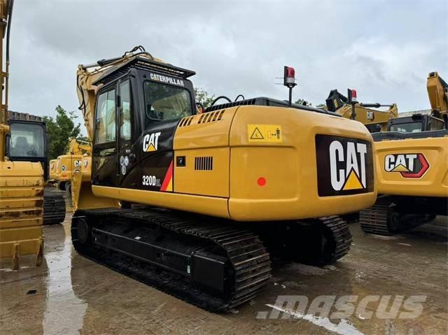 CAT 320 D2L حفارات زحافة