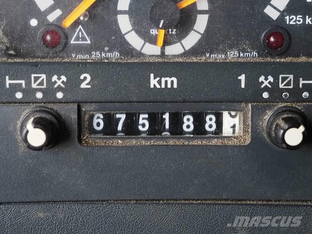 Scania 94 D 260 شاحنات مسطحة/مفصلية الجوانب
