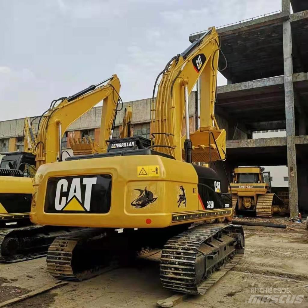 CAT 325DL حفارات زحافة