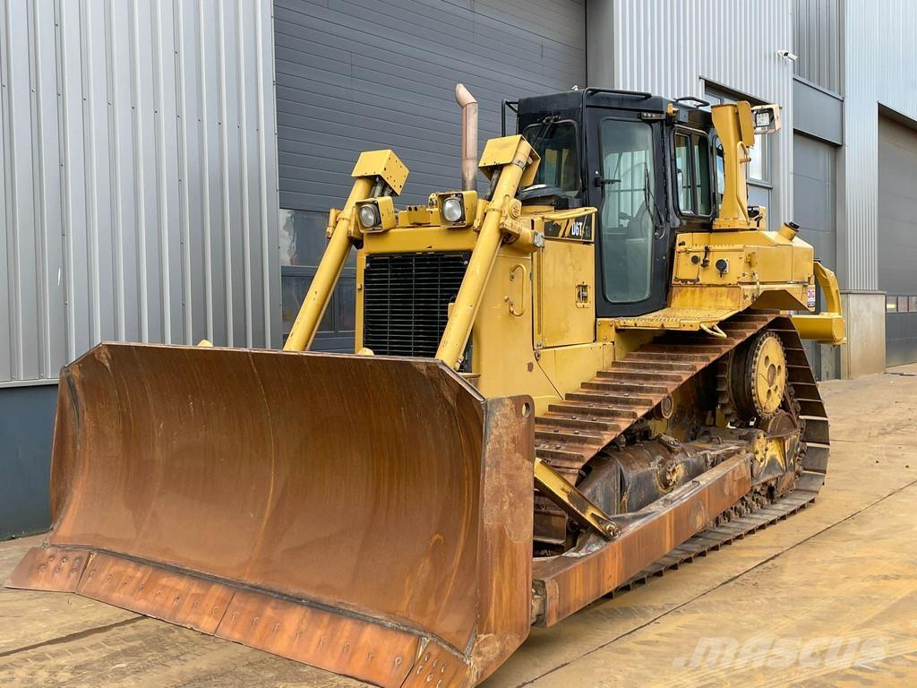 CAT D6T XL بلدوزرات مجنزرة
