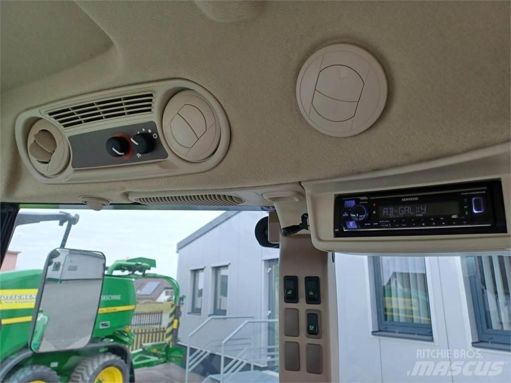 John Deere 5058E الجرارات