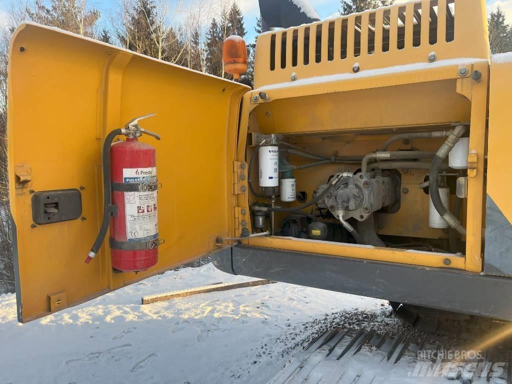 Volvo EC 250 D L حفارات زحافة