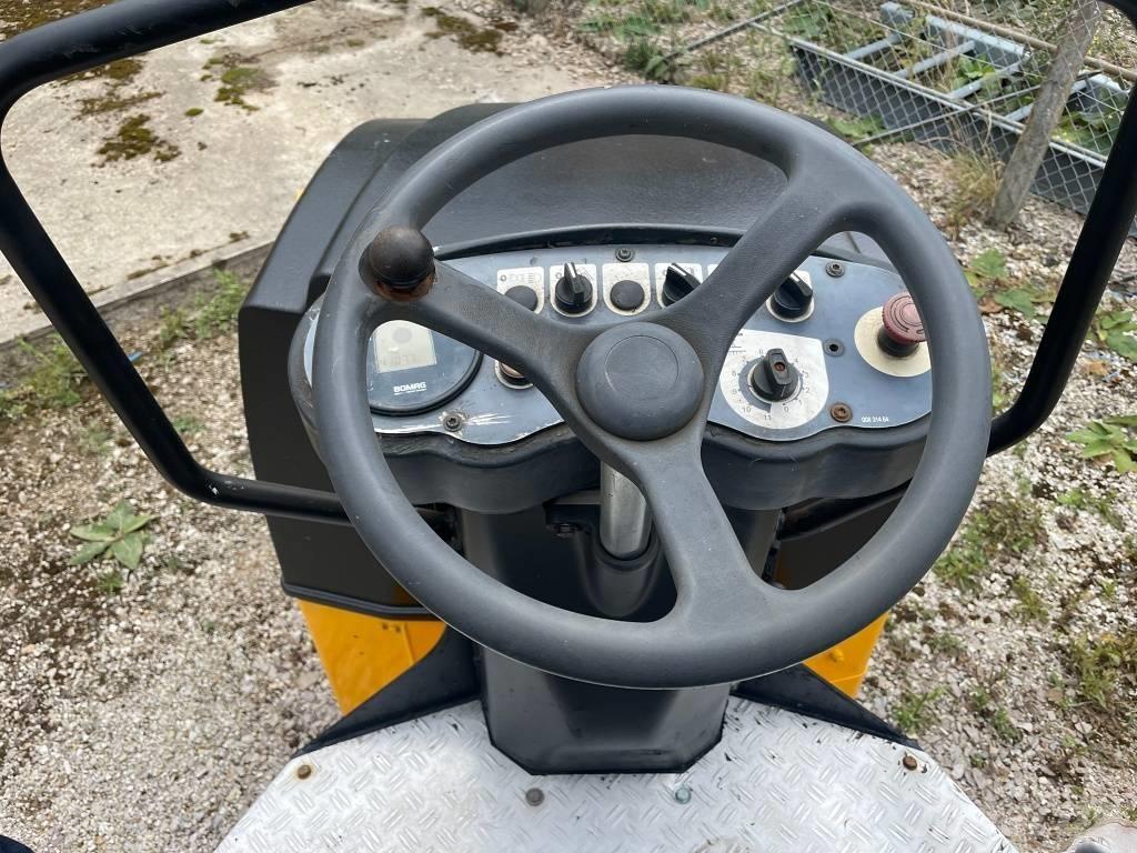 Bomag BW 120 AD-4 مداحل ثنائية الاسطوانة