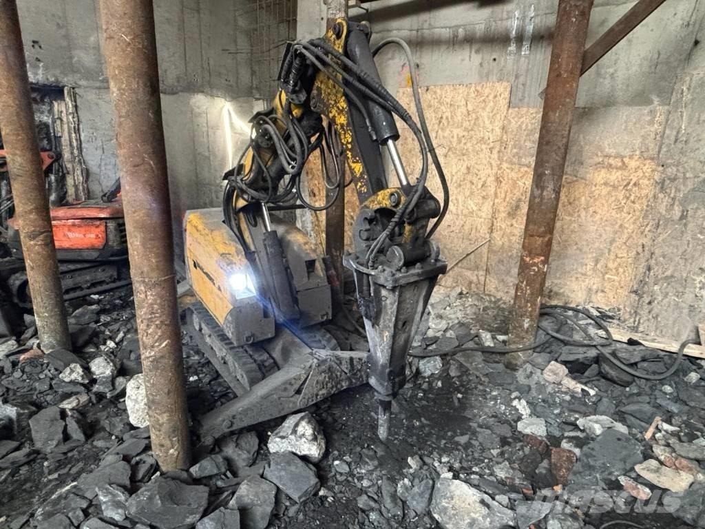 Brokk 180 حفارات هدم