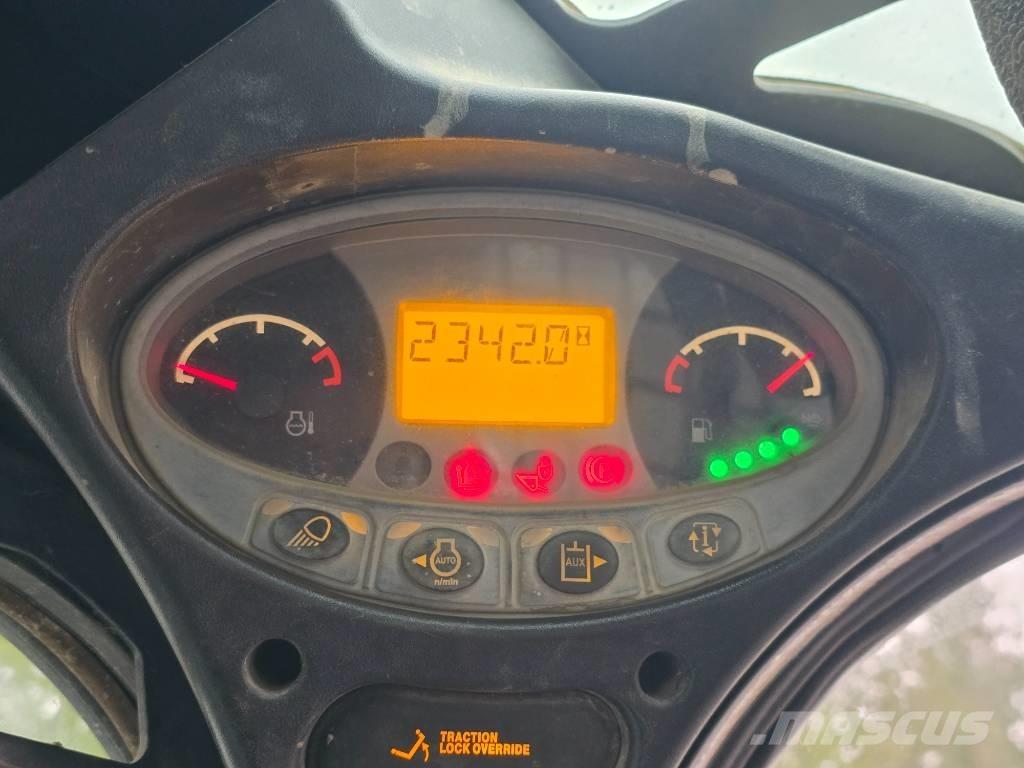 Bobcat T770 لوادر انزلاقية التوجيه