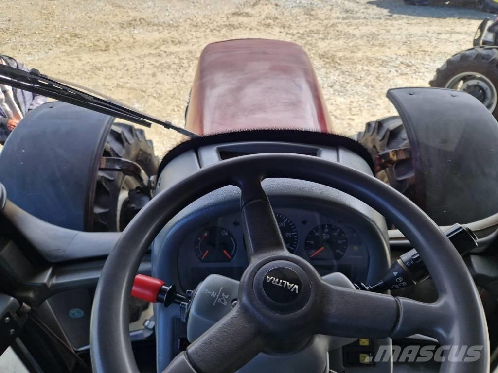 Valtra T 180 الجرارات