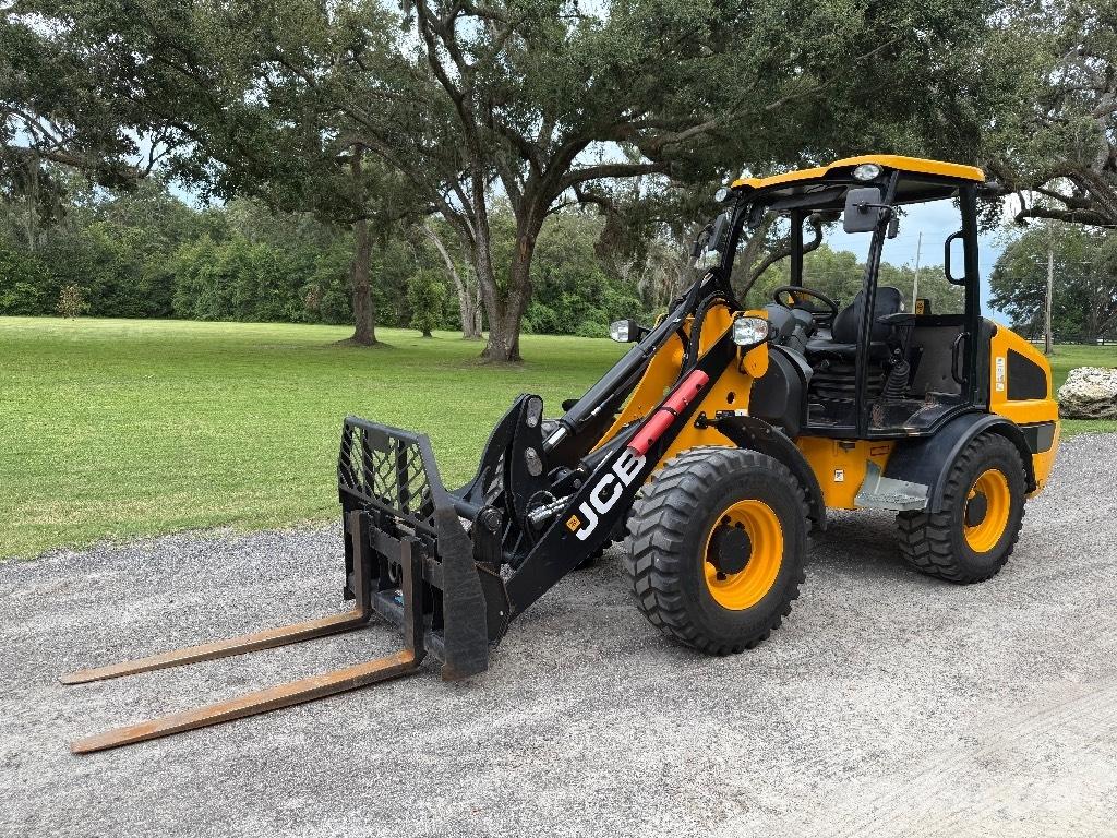 JCB 407 لوادر بعجل