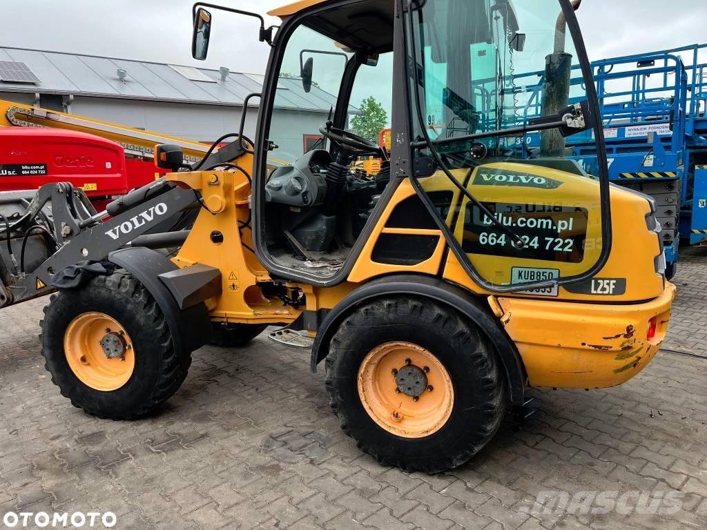 Volvo L 25 F لوادر بعجل