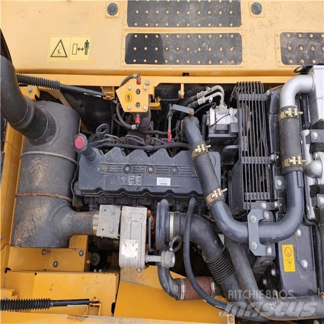 Komatsu pc220-8 حفارات زحافة