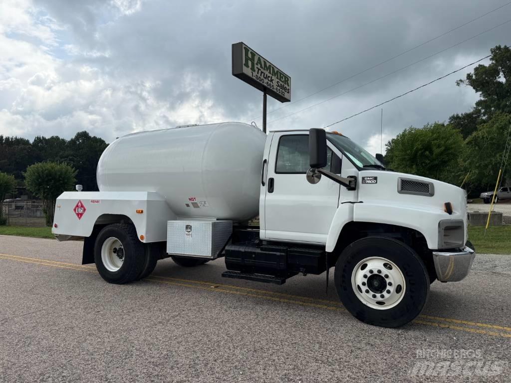 GMC C7500 شاحنات ذات صهاريج
