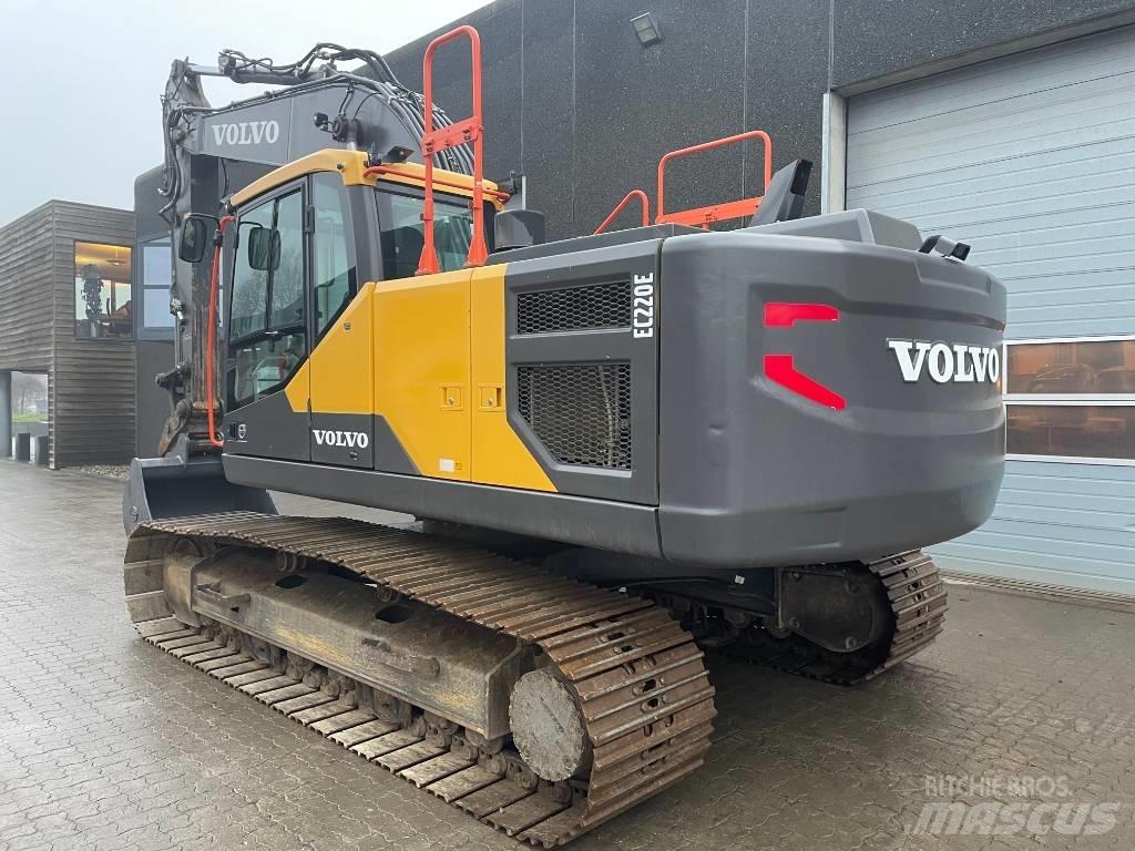 Volvo EC220E حفارات زحافة