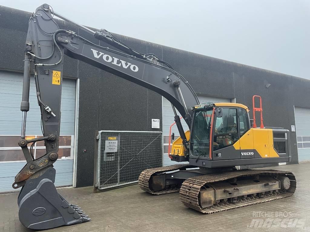 Volvo EC220E حفارات زحافة