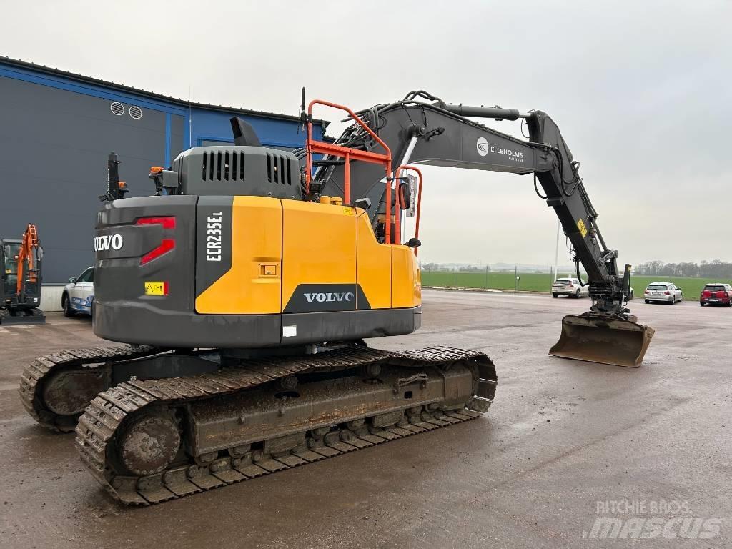 Volvo ECR 235 E حفارات زحافة