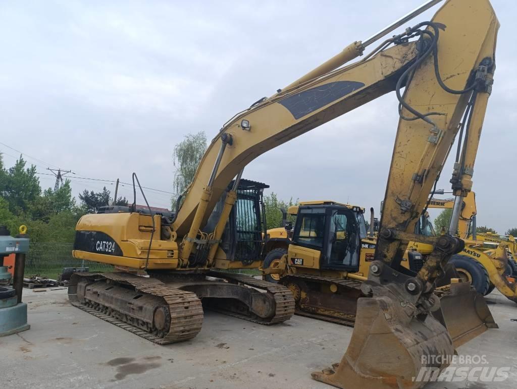 CAT 324 D حفارات زحافة