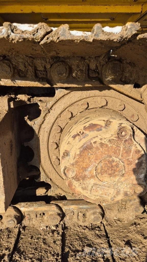 New Holland E 175 B حفارات زحافة