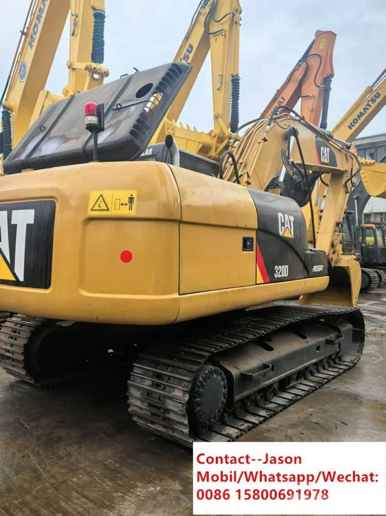 CAT 320 D حفارات زحافة
