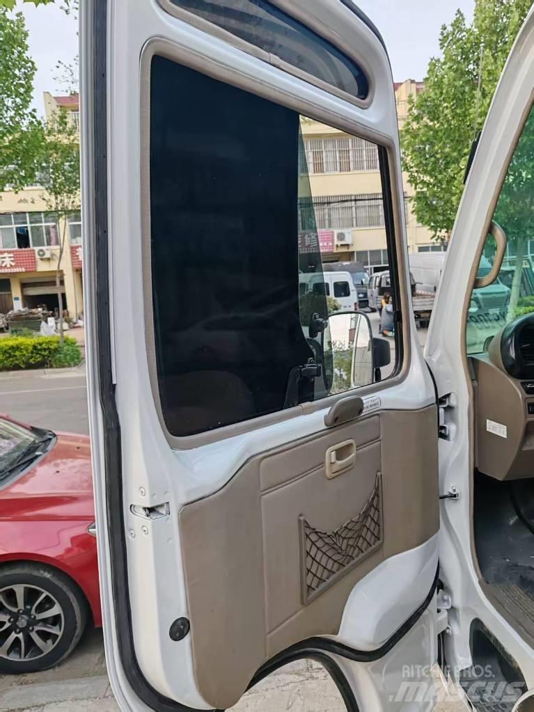 Toyota Coaster حافلة داخل المدينة