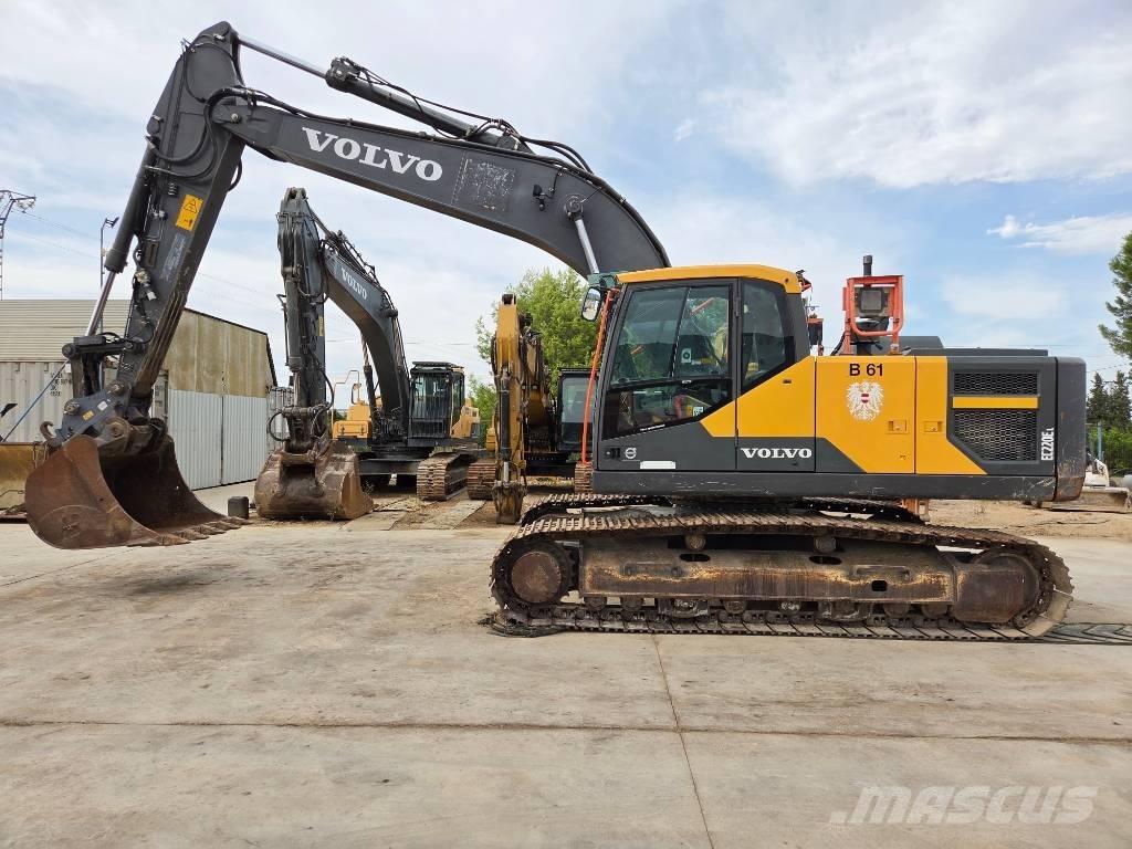 Volvo EC 220 E حفارات زحافة