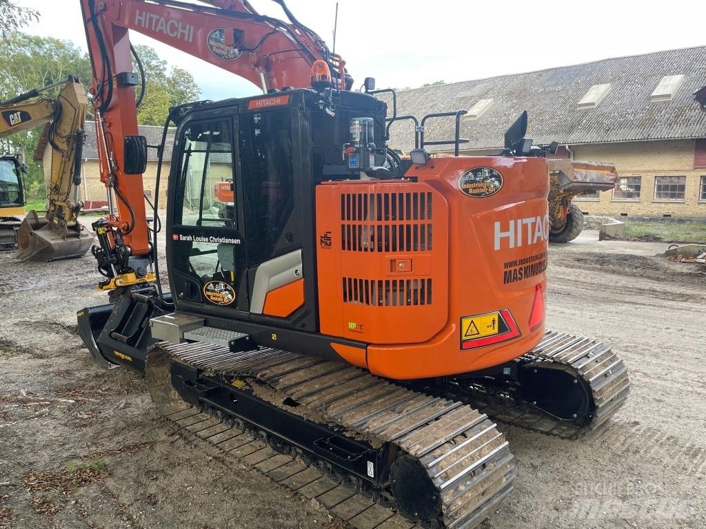 Hitachi ZX 135 US-7 حفارات زحافة