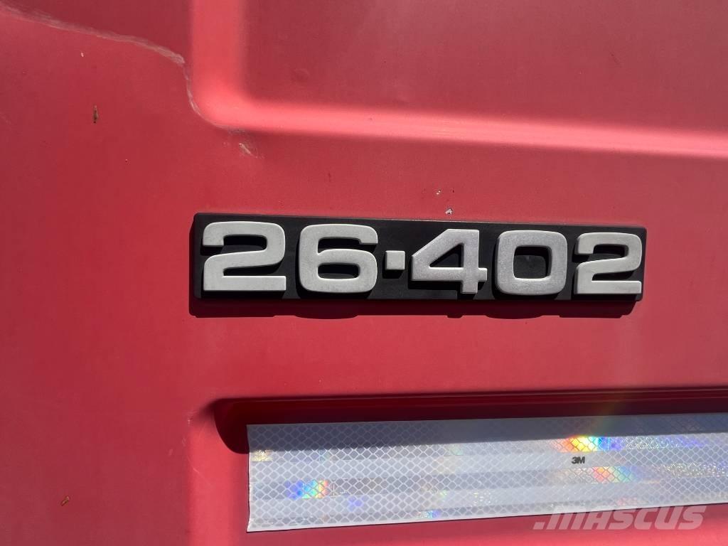 MAN 26.402 شاحنات بمقصورة وهيكل