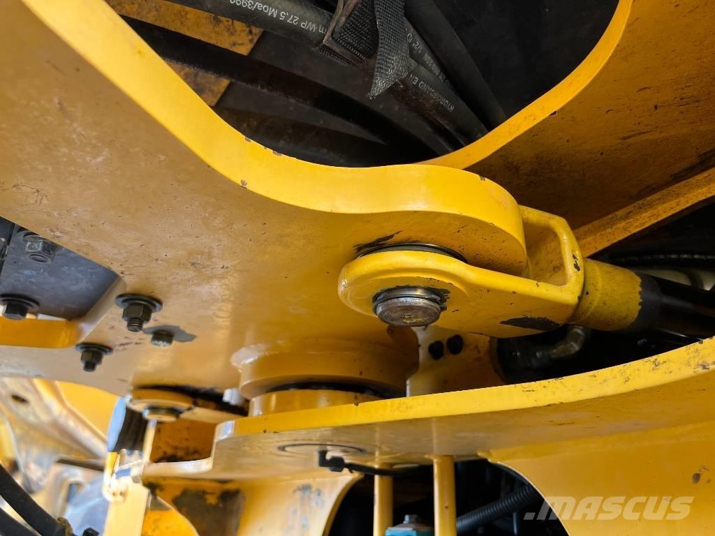 Volvo L90F لوادر بعجل