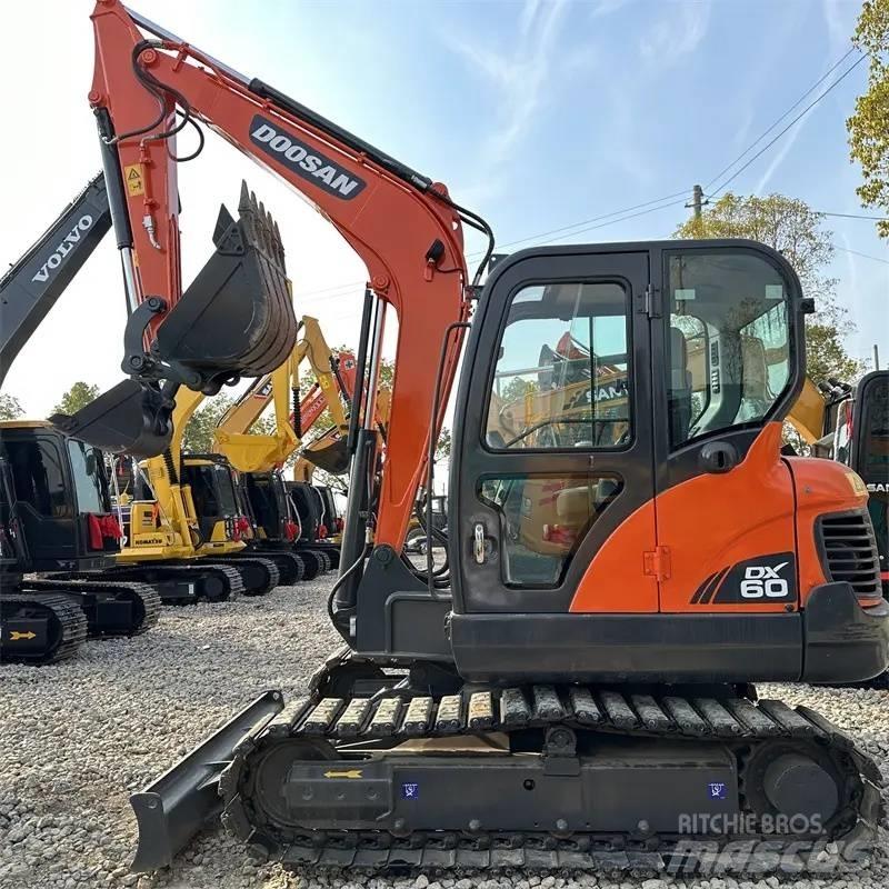 Doosan DX 60 حفارات زحافة