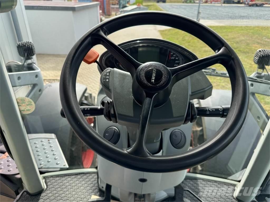 CLAAS Axion 850 الجرارات