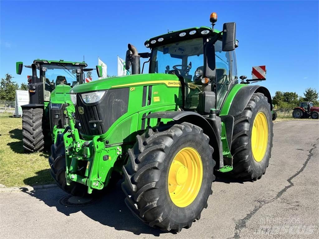 John Deere 6R 250 الجرارات