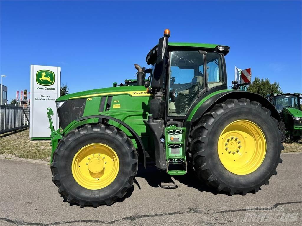 John Deere 6R 250 الجرارات