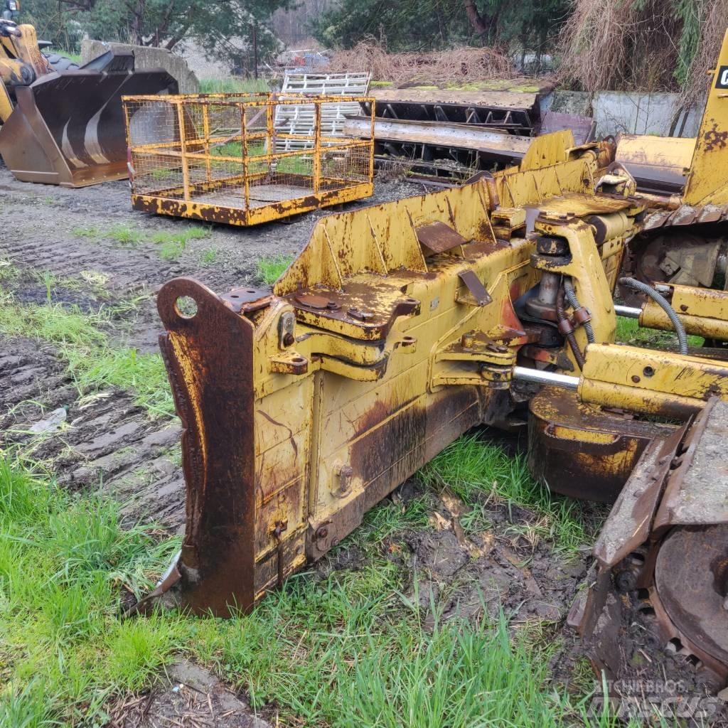 CAT D 6 M XL LGP بلدوزرات مجنزرة