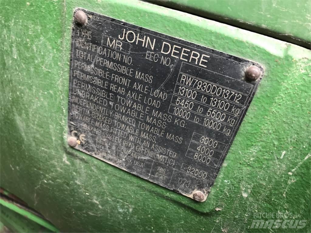 John Deere 7930 الجرارات