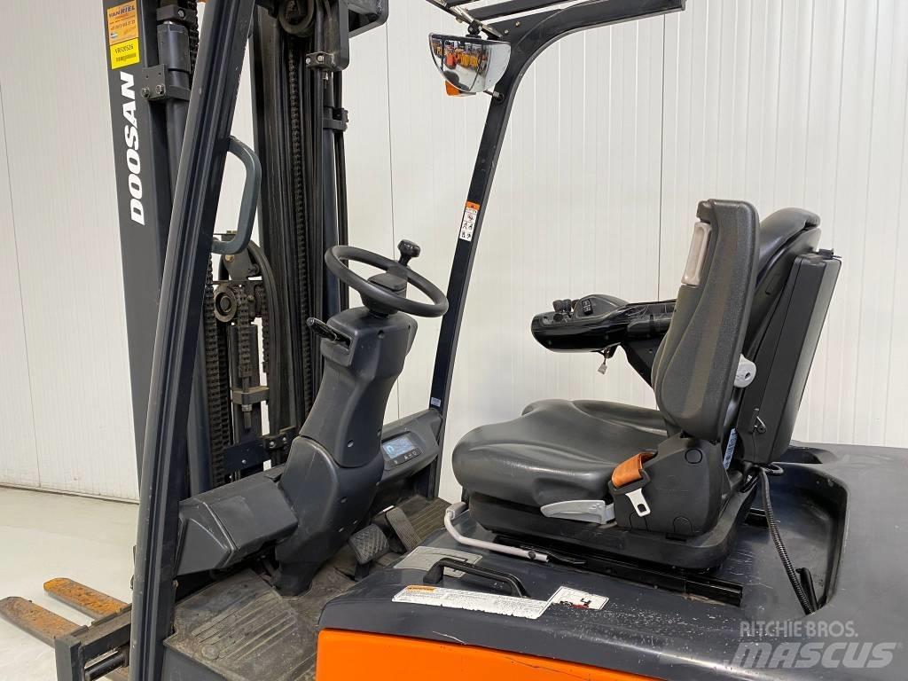 Doosan B20TL-7 شاحنات ذات رافعات شوكية تعمل بالكهرباء