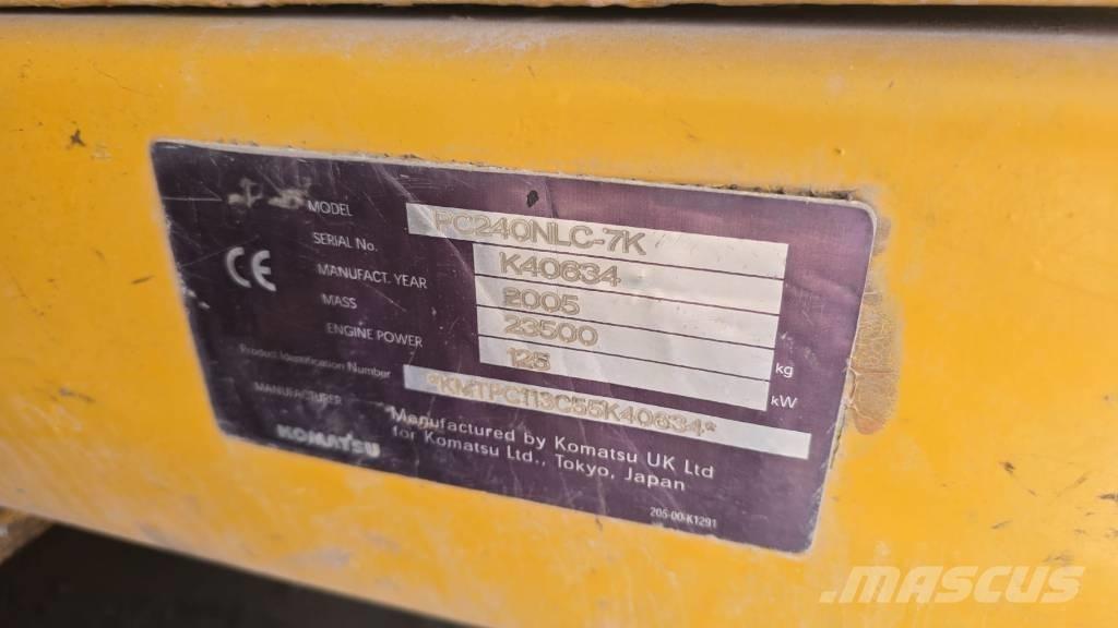 Komatsu PC 240 NLC-7 حفارات زحافة
