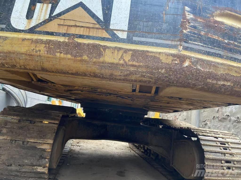 CAT 330 B L حفارات زحافة