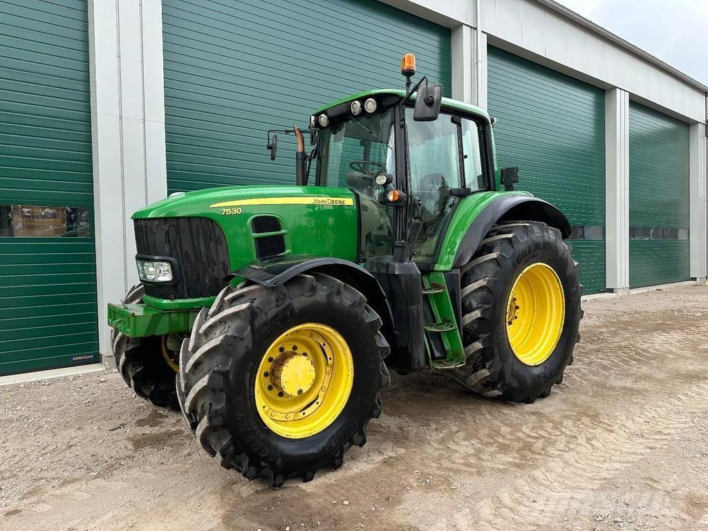 John Deere 7530 الجرارات