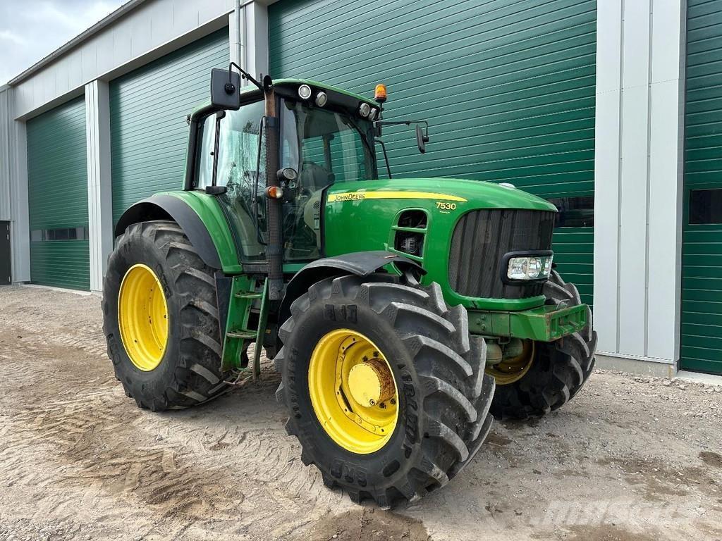 John Deere 7530 الجرارات
